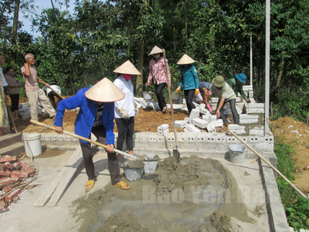 Lớp học nghề xây dựng tại thôn 3, xã Văn Phú, thành phố Yên Bái.
